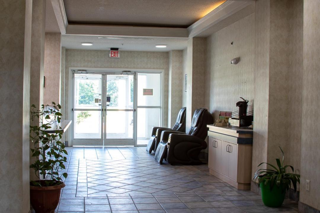 Morgantown Inn & Suites Exterior photo